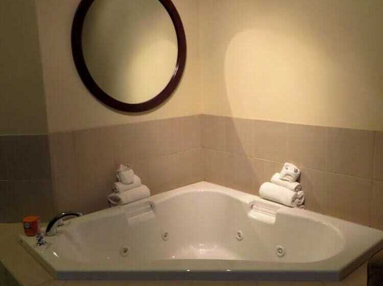 Отель Sigma Inn & Suites Hudson's Hope