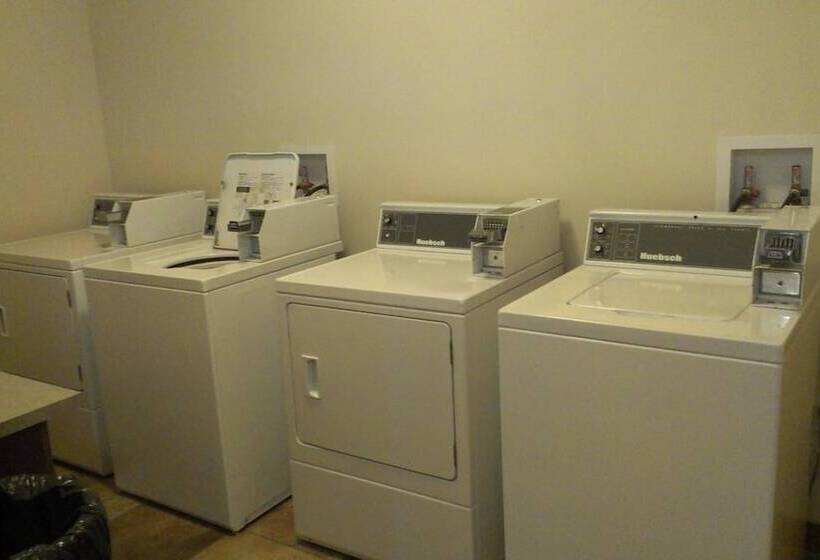 Отель Sigma Inn & Suites Hudson's Hope