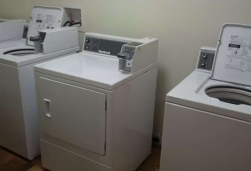 Отель Sigma Inn & Suites Hudson's Hope