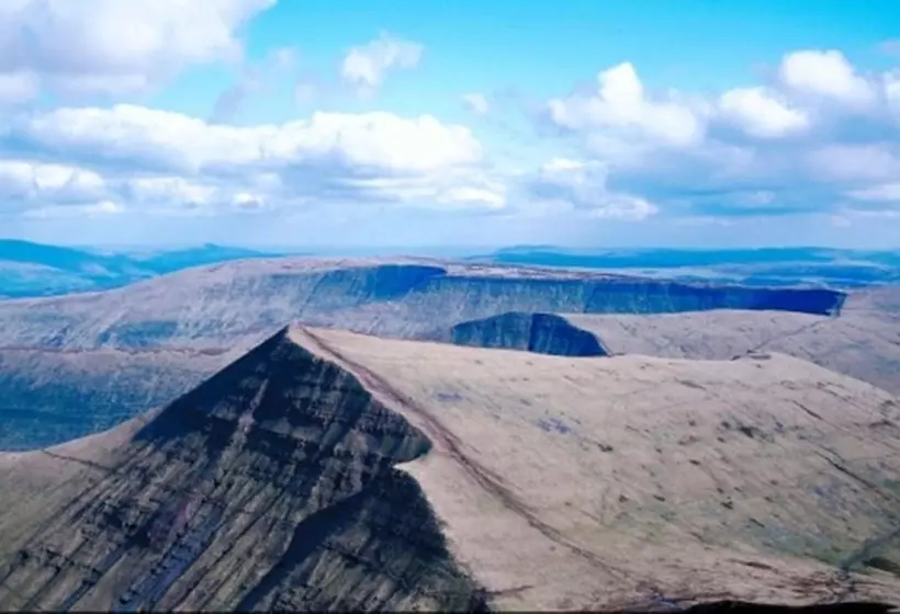 Отель Bear Crickhowell