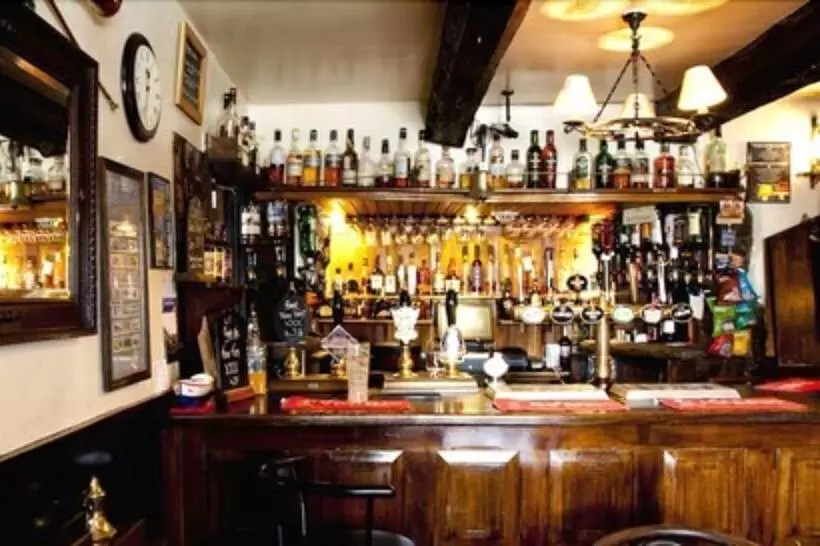 Отель Bear Crickhowell