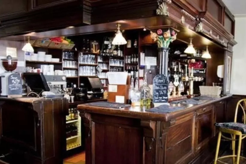 Отель Bear Crickhowell