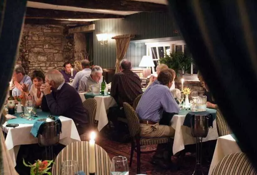 Отель Bear Crickhowell