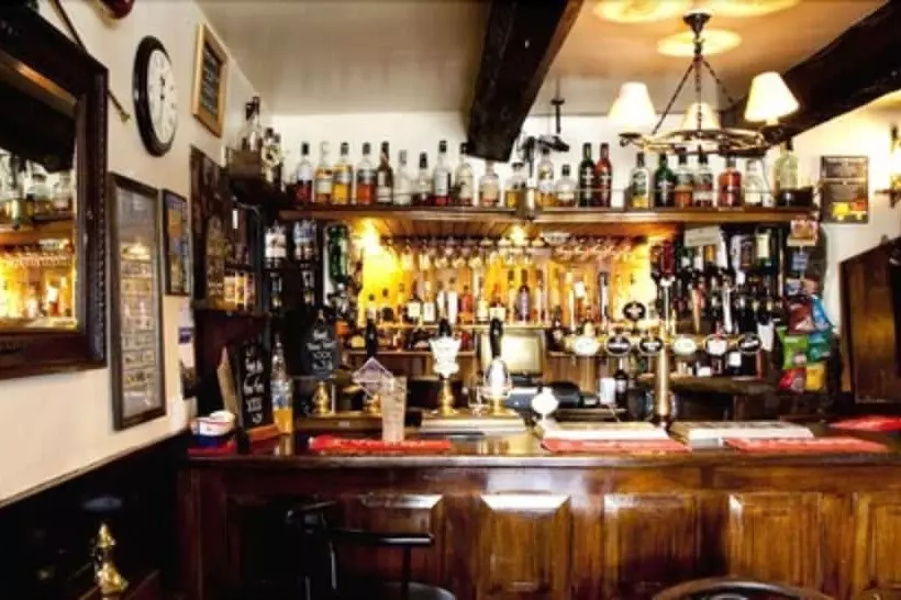 Отель Bear Crickhowell