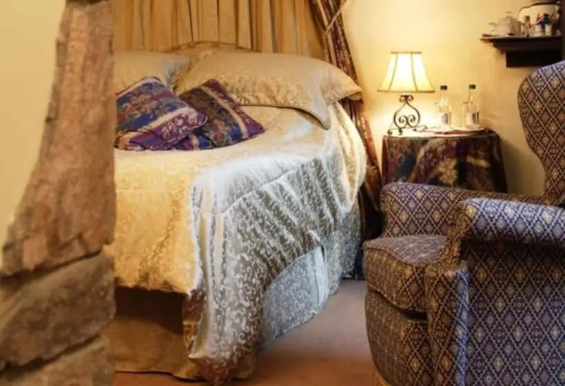 Отель Bear Crickhowell