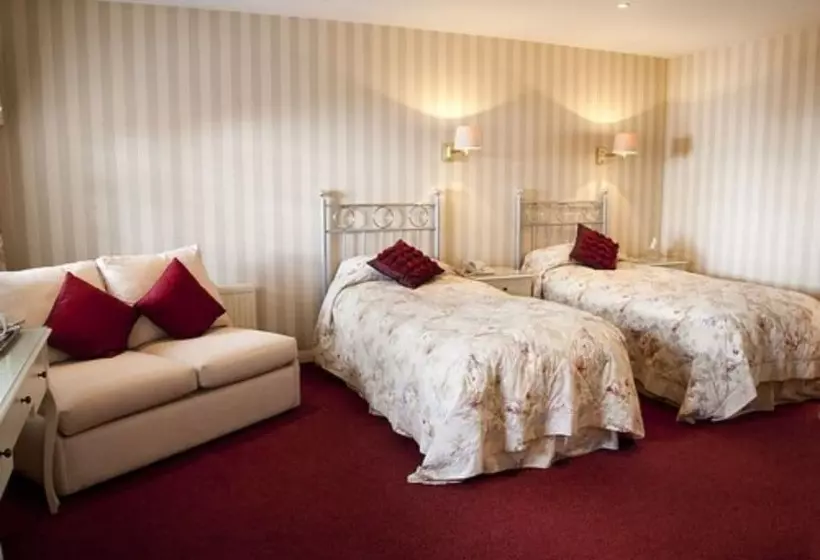 Отель Bear Crickhowell