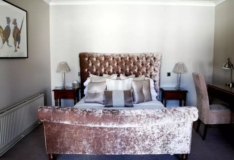 Отель Bear Crickhowell