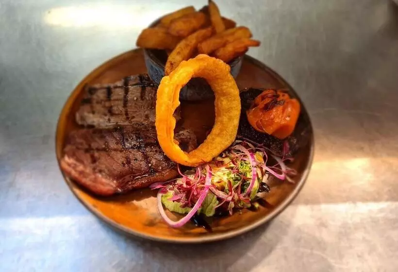 Отель The Moorings