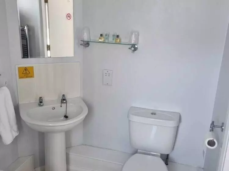 Отель The Moorings