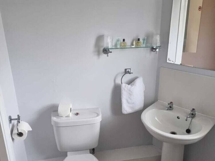 Отель The Moorings