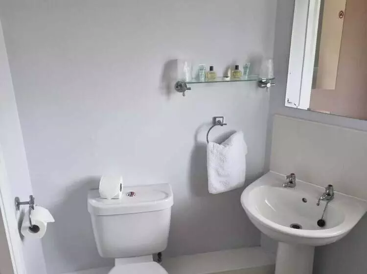 Отель The Moorings