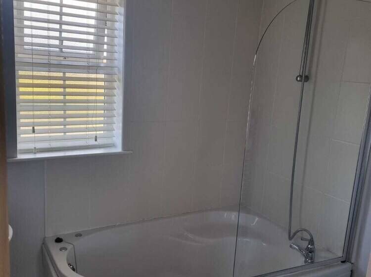 Отель The Moorings