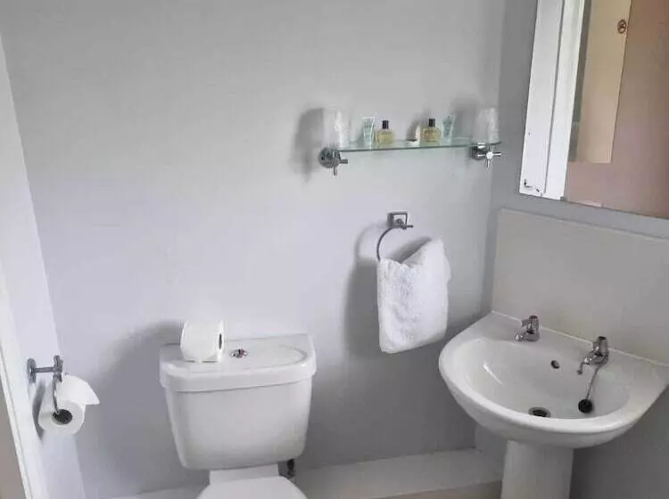 Отель The Moorings