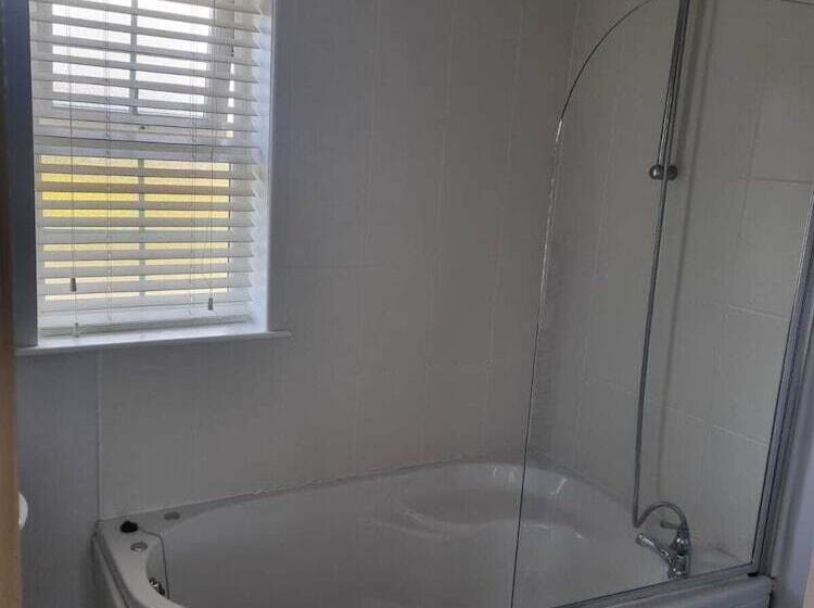 Отель The Moorings