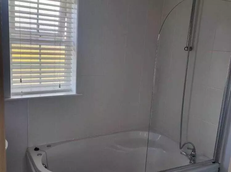 Отель The Moorings