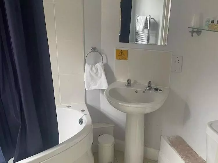 Отель The Moorings