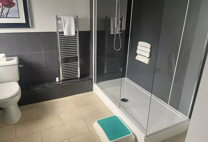 Отель The Moorings