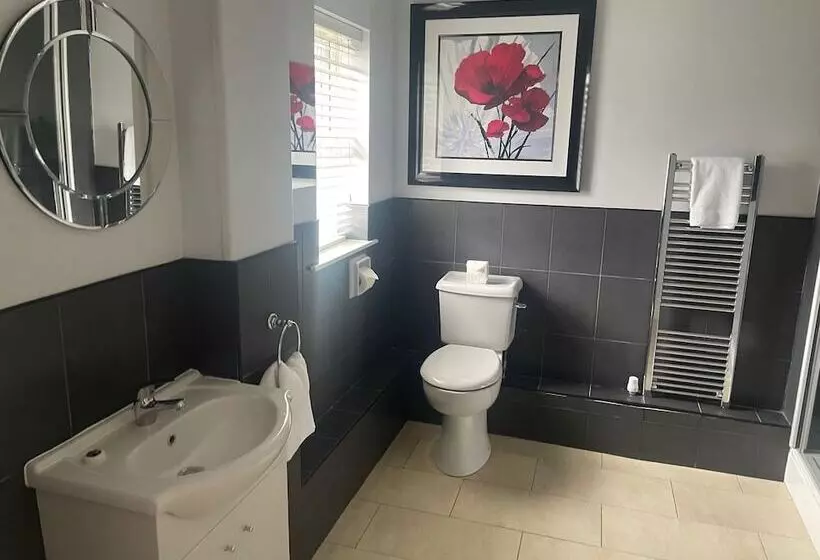 Отель The Moorings