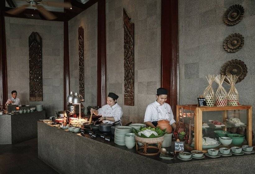 Отель The Surin Phuket