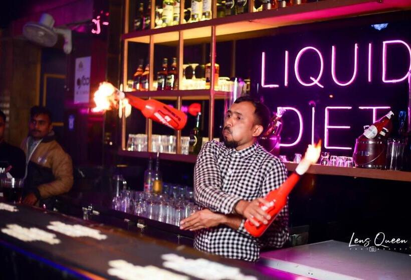 Отель Ss Grandeur