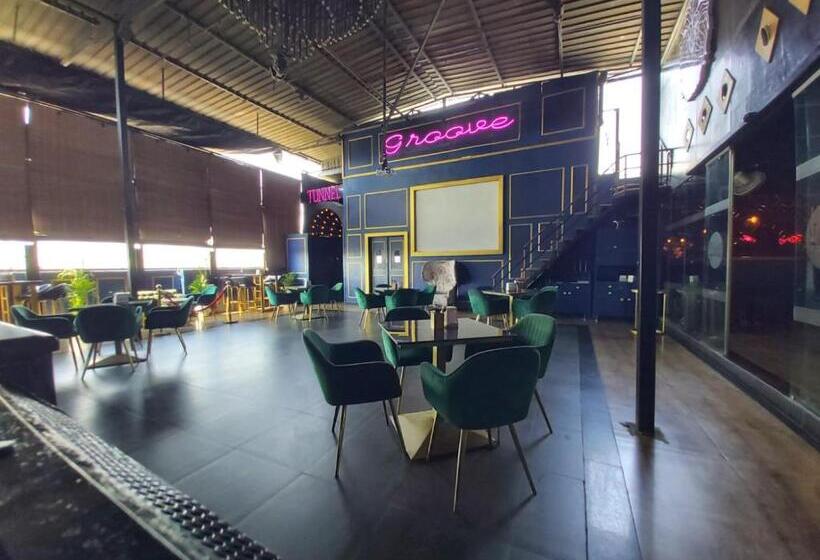 Отель Ss Grandeur