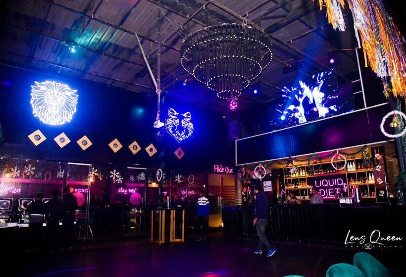 Отель Ss Grandeur