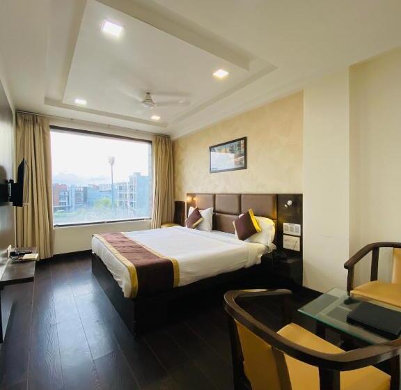 Отель Ss Grandeur