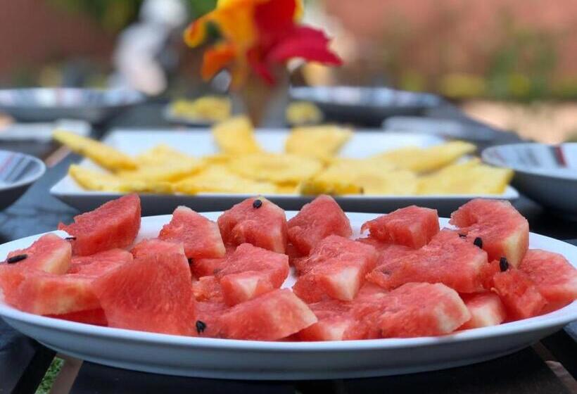 פנסיון Canal S Edge