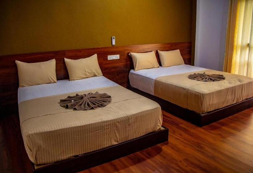 פנסיון Canal S Edge