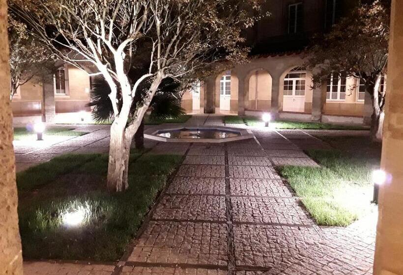 ホテル Saint Louis Beaulieu   Bordeaux