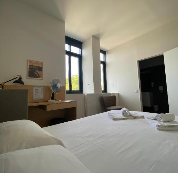 ホテル Saint Louis Beaulieu   Bordeaux