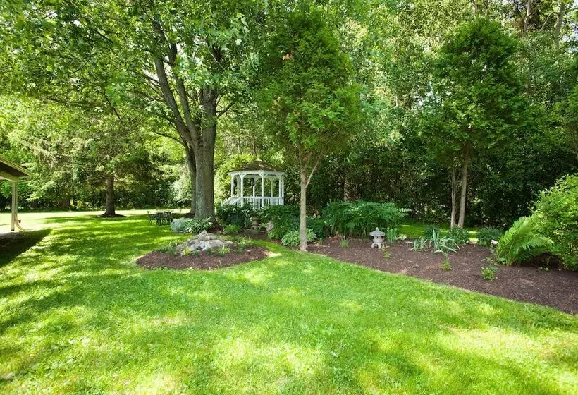 Retkeilymaja Whispering Winds Motel