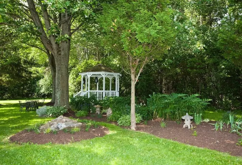 Retkeilymaja Whispering Winds Motel