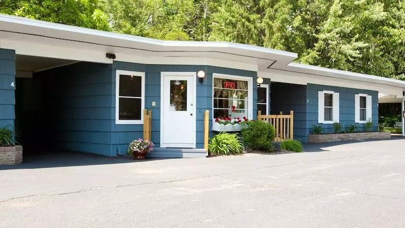 Retkeilymaja Whispering Winds Motel