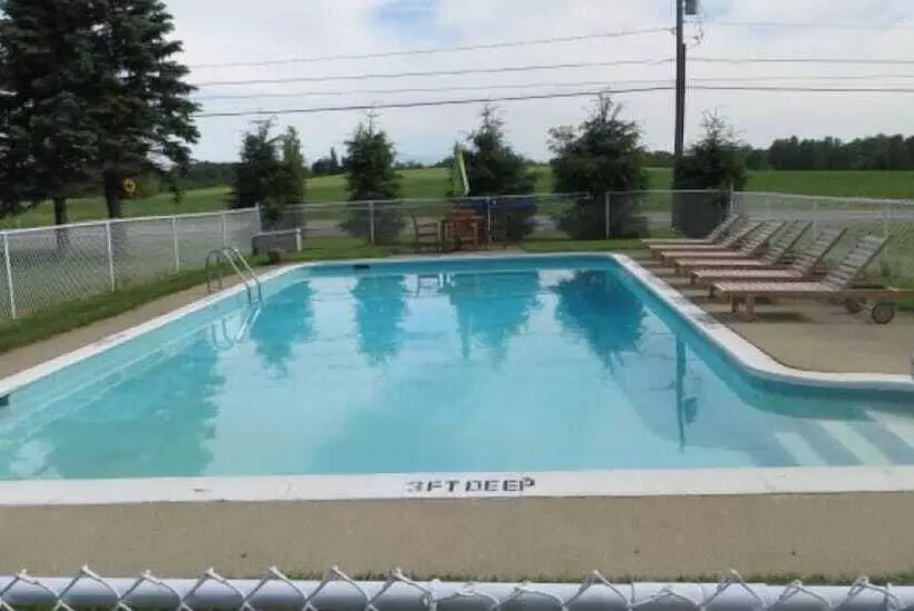 Retkeilymaja Whispering Winds Motel