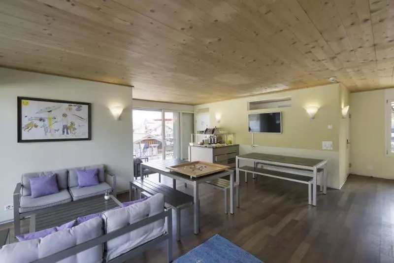 مسافرخانه Alplodge