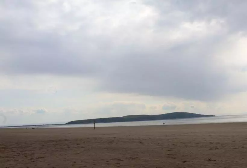 مسافرخانه Parasol Weston Guest House