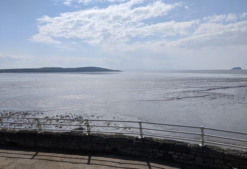 Hostal Parasol Weston Guest House