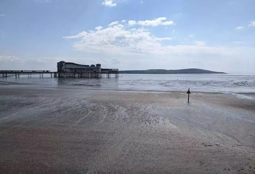 مسافرخانه Parasol Weston Guest House