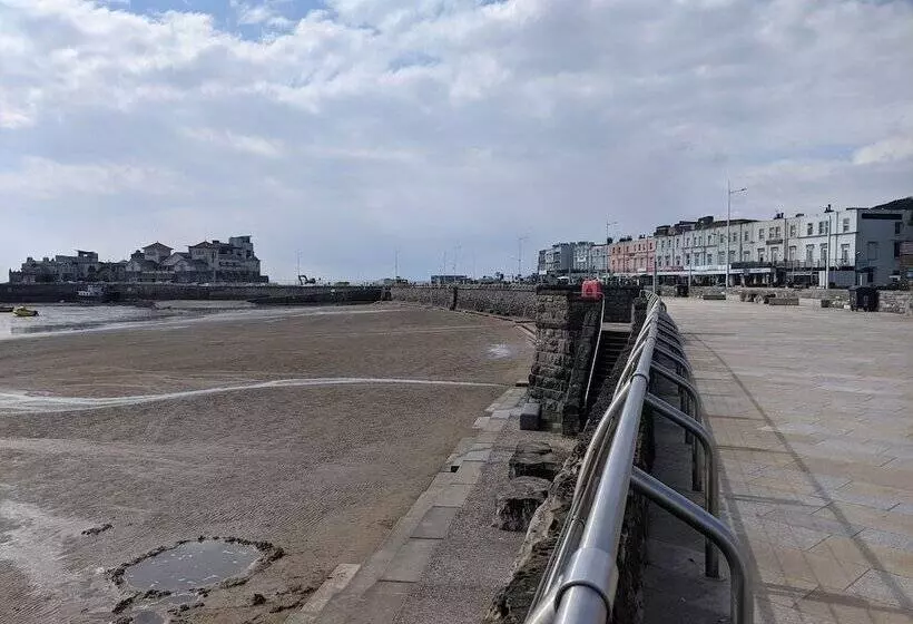 مسافرخانه Parasol Weston Guest House