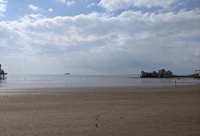 Hostal Parasol Weston Guest House