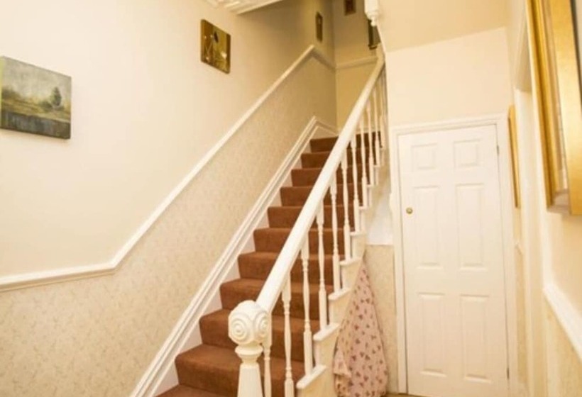 Hostal Parasol Weston Guest House