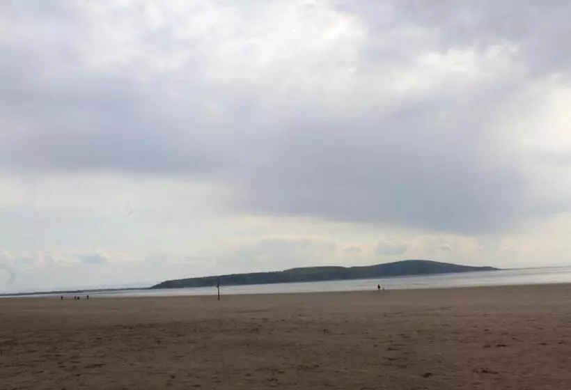 مسافرخانه Parasol Weston Guest House