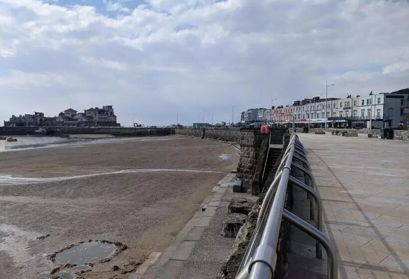 مسافرخانه Parasol Weston Guest House