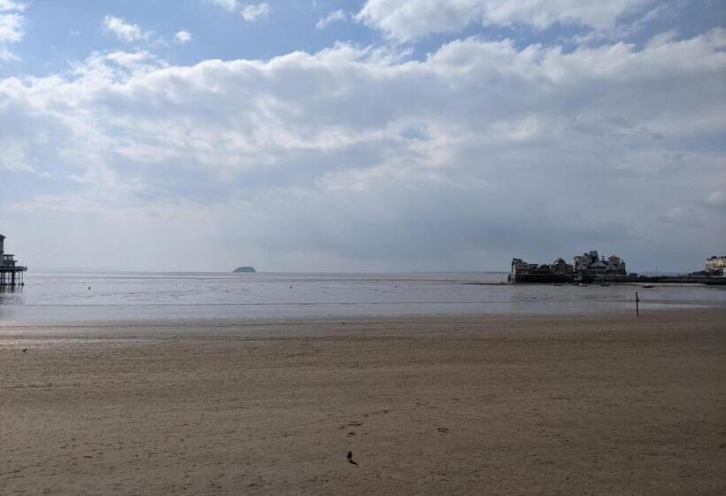 Hostal Parasol Weston Guest House