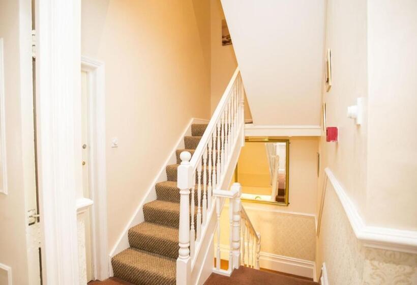 Hostal Parasol Weston Guest House