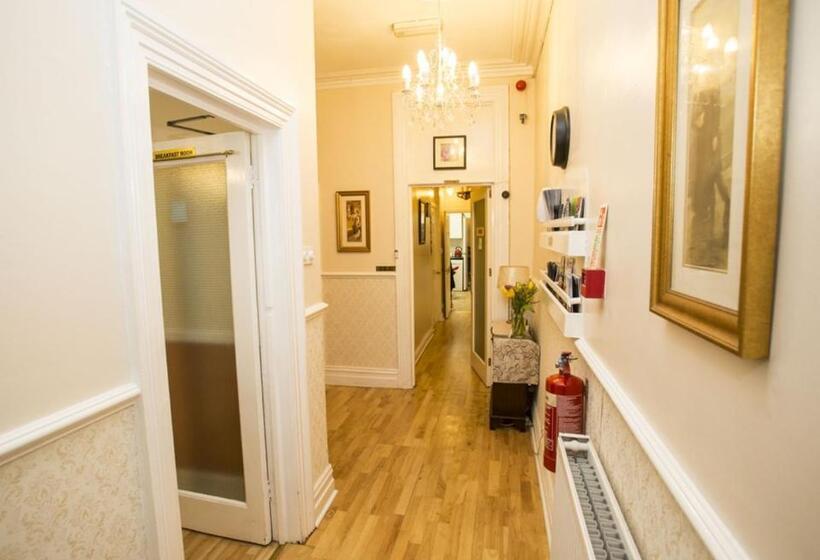 Hostal Parasol Weston Guest House