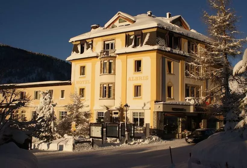هتل Albris
