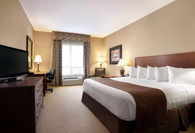 Hotel Days Inn & Suites By Wyndham Strathmore