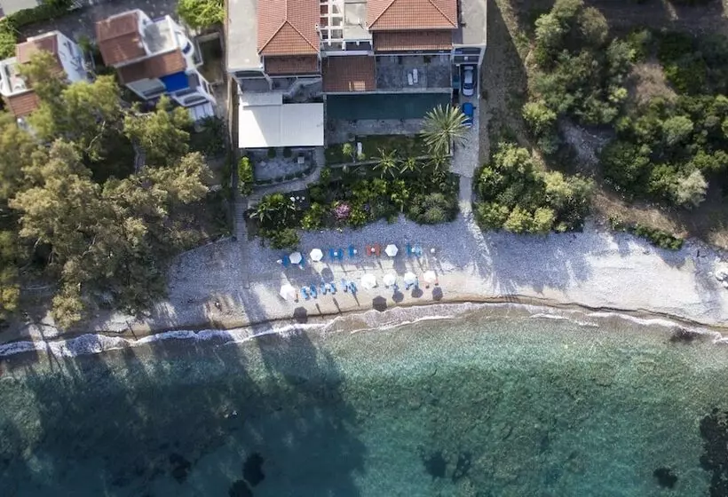 Grekis Beach Hotel And Apartments